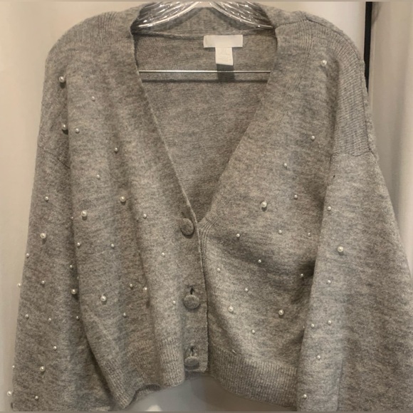 H&M Women’s Gray, Pearl, Cropped Cardigan Sweater, 3 Fabric Buttons; Size Small - Picture 1 of 9
